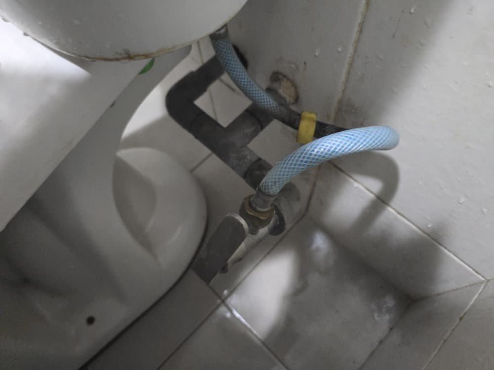 Bathroom water pipe connection repair