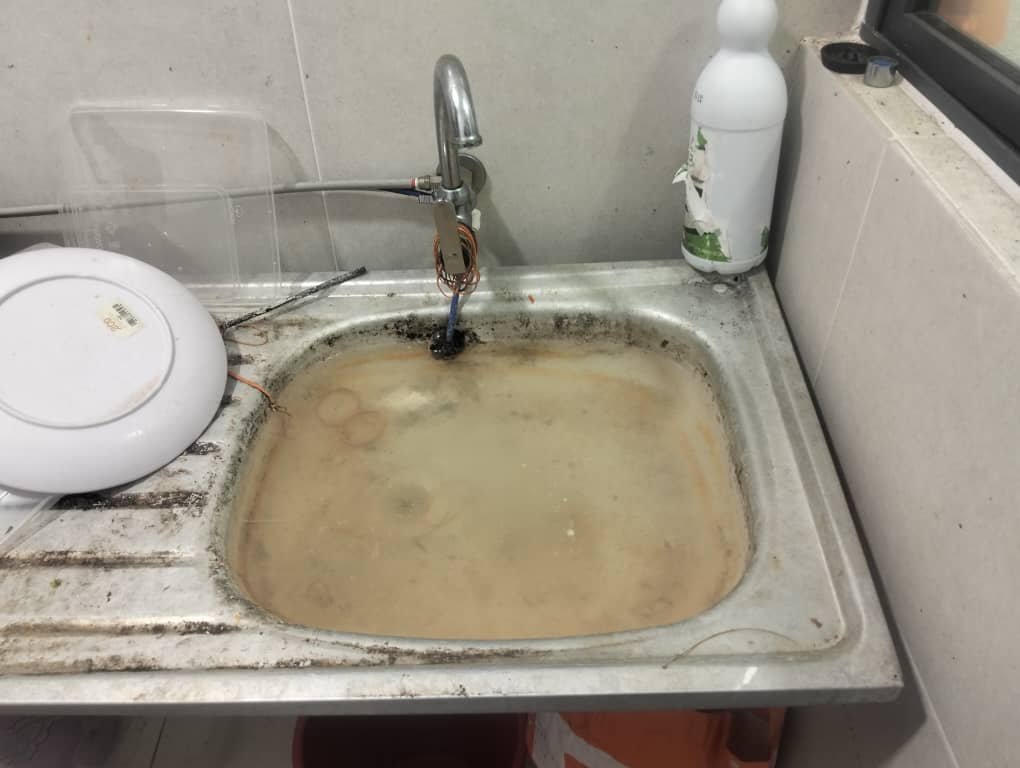 Sink blockage before cleaning
