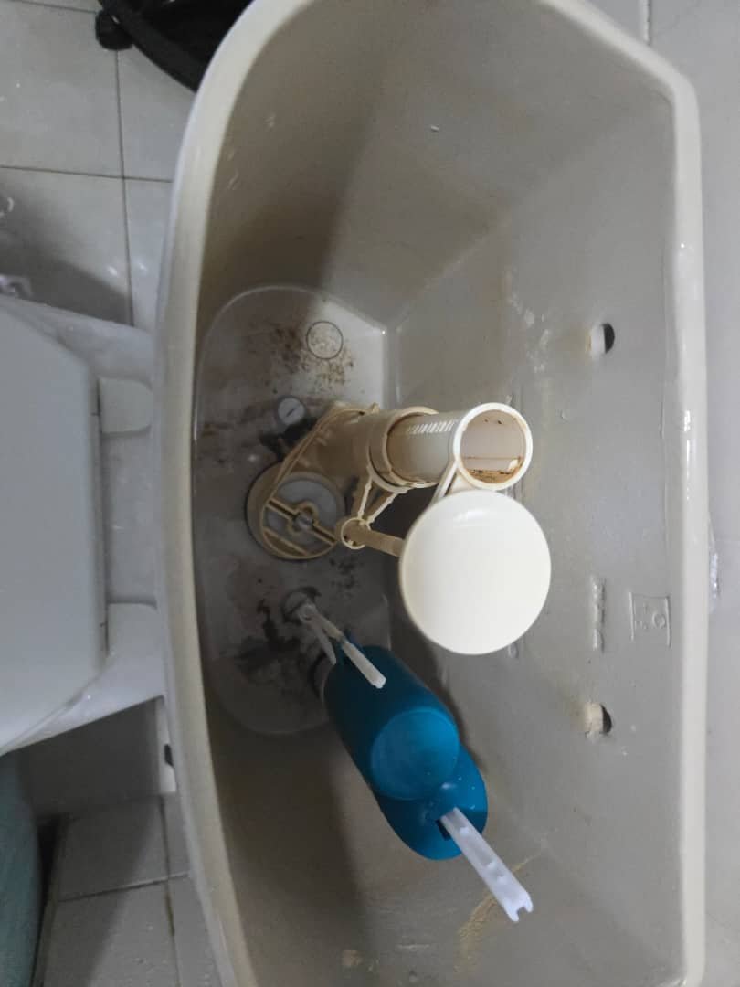 Toilet cistern fill valve repair